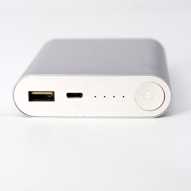 POWER BANK SILVER DE 10,400 mAh vista 3